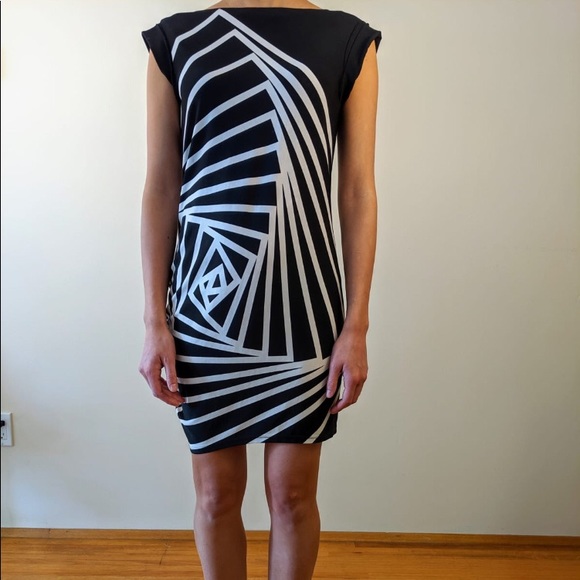 BCBGMaxAzria Dresses & Skirts - BCBG MaxAzria black white geometric dress xxs